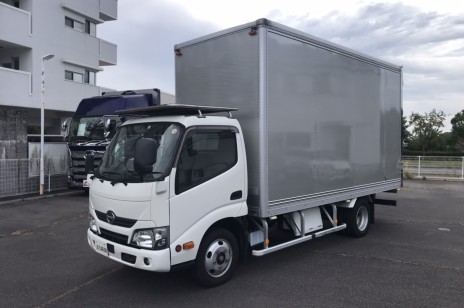 日野　小型バン　1.75t　標準ロング　136ps　AT車　門口：ステン